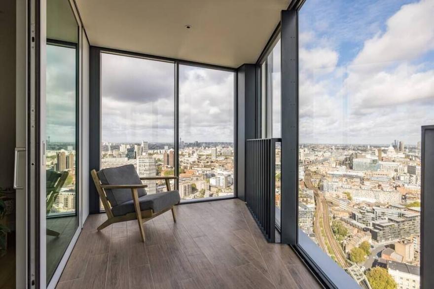 3 Bedroom Penthouse with Amazing Views of London