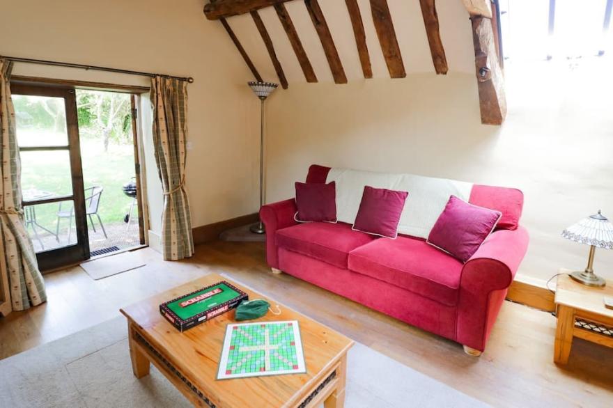 THE CIDER LOFT, pet friendly in Whitchurch, Herefordshire