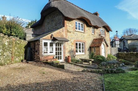 HOME FARM COTTAGE, pet friendly, with a garden in Shanklin