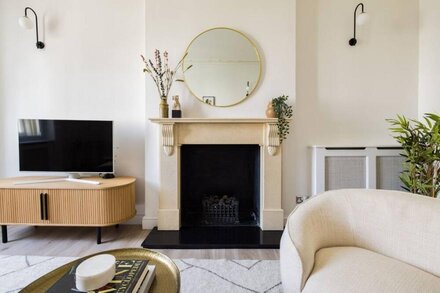 The Sussex Garden Retreat - Elegant 2BDR Flat