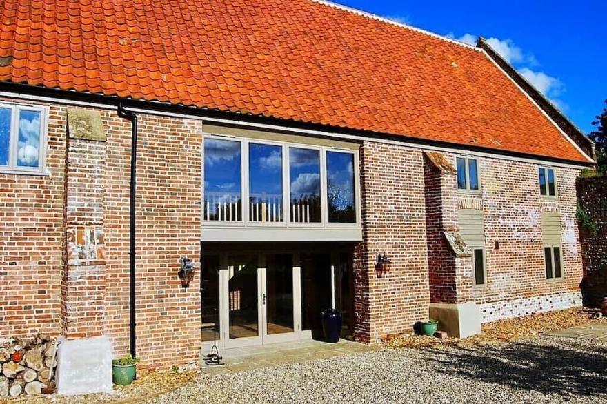 Luxurious Rural Barn with Pool & Hydrotherapy Spa. Miles of unspoilt beaches.