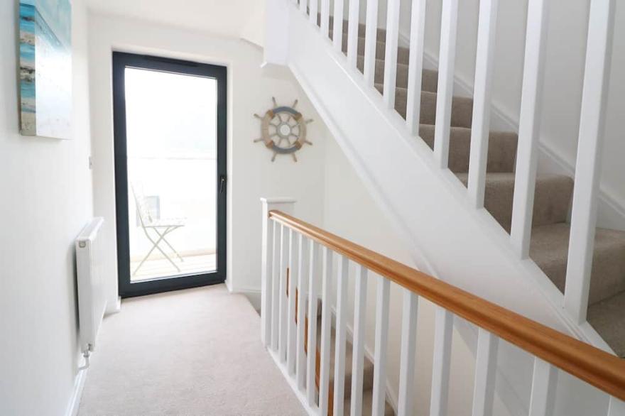7 OCEAN GATEWAY, country holiday cottage, with a garden in Hythe