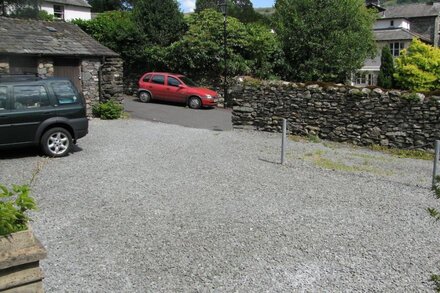 Lakeland Barn With Mountain Views