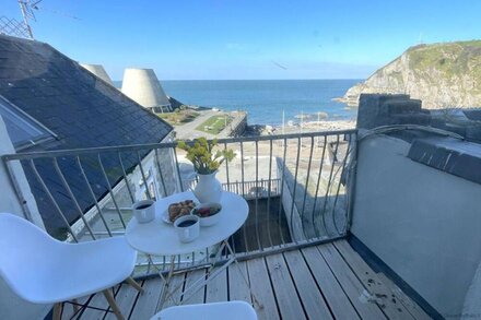 ILFRACOMBE ORIEL | 3 bedroom apartment | Beachside location!