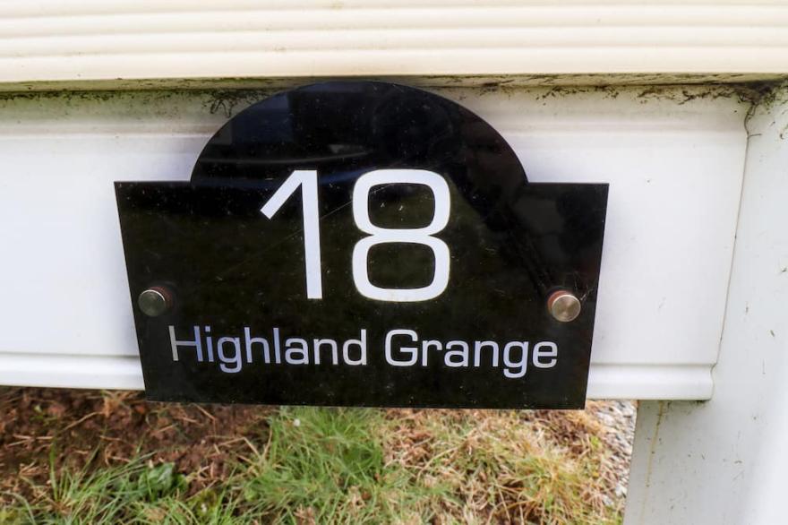 18 HIGHLAND GRANGE, pet friendly, character holiday cottage in 