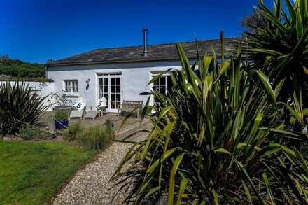 Superb detached Grade II listed barn conversion with private hot tub, close to coast