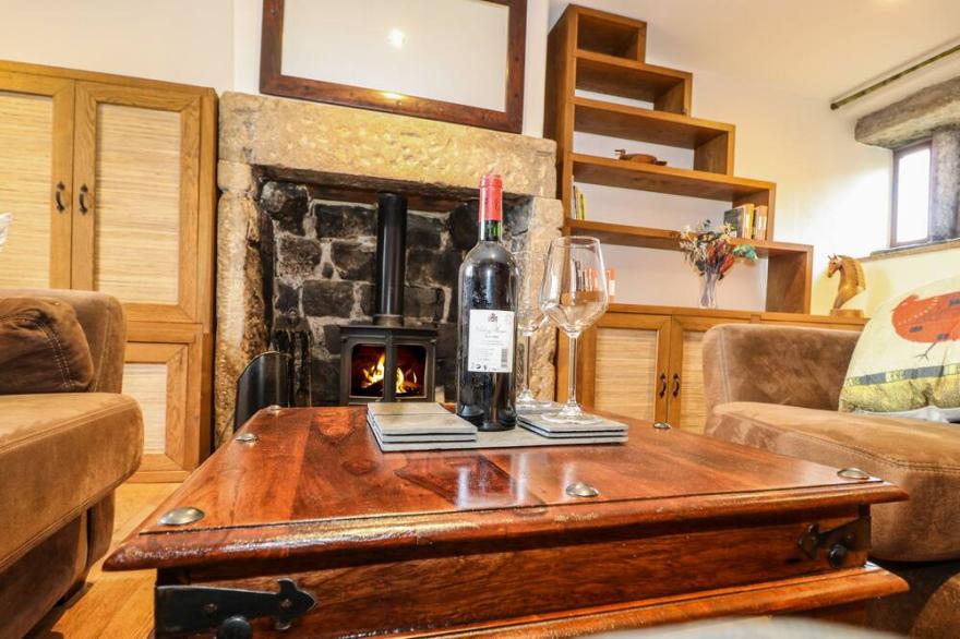 RAKE HEY FARM, Pet Friendly, Character Holiday Cottage In Todmorden