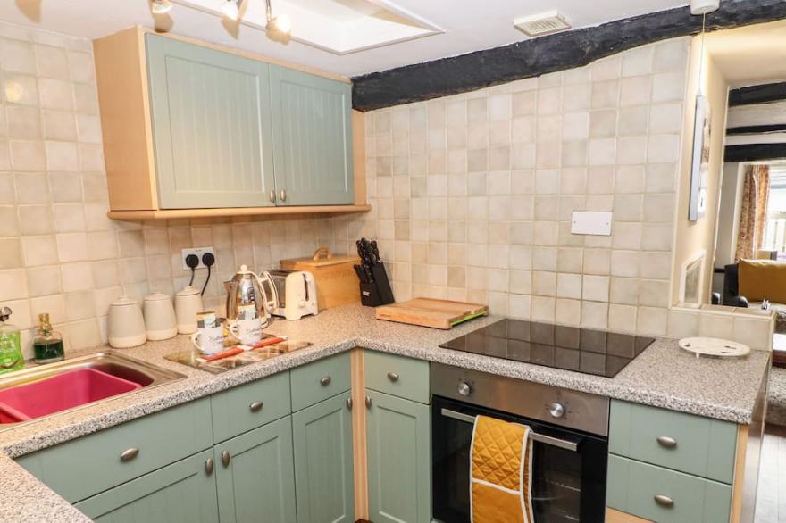 BUTTONHOLE COTTAGE, pet friendly, with open fire in Ambleside