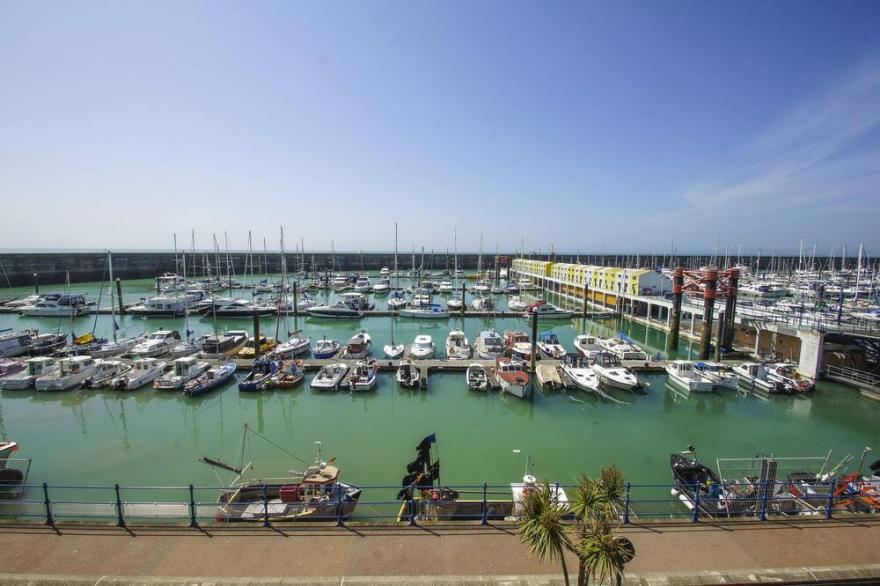 Britannia Harbour View | By Brighton Holiday Lets