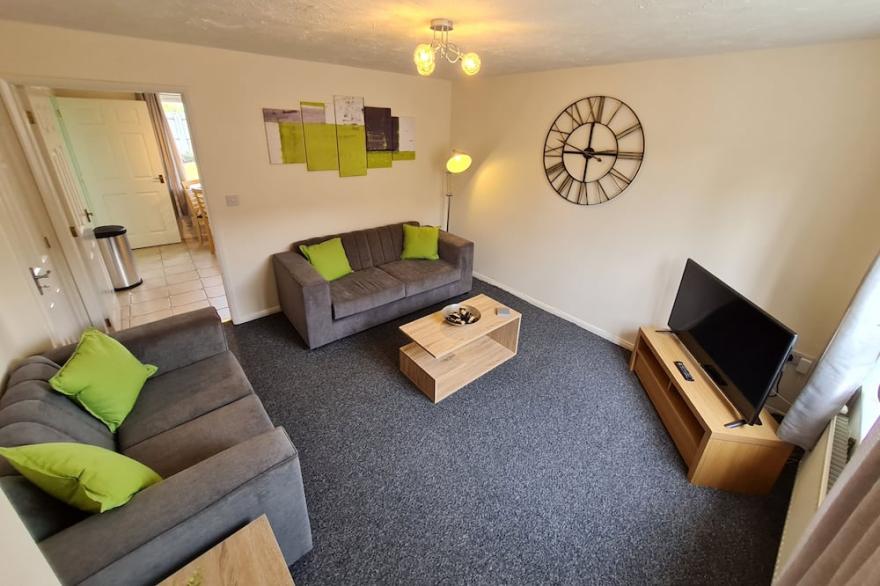 Luxurious & Cosy House w/ Garden * Parking * Netflix - 16RWC