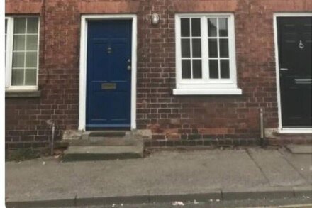 Bright & fresh, 3 storey market town house, Newent