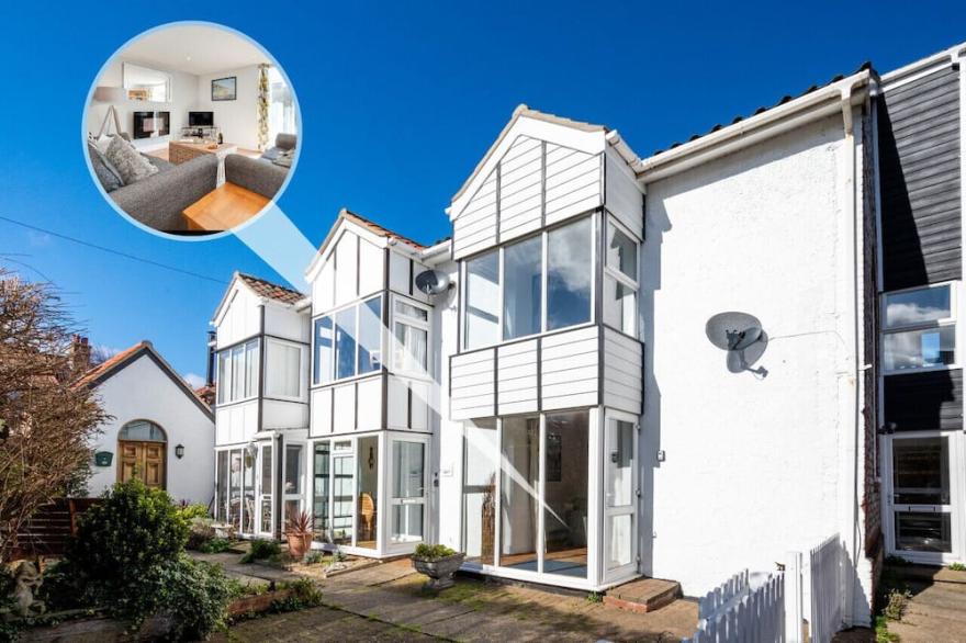 Two Buoys - Two Bedroom House, Sleeps 4