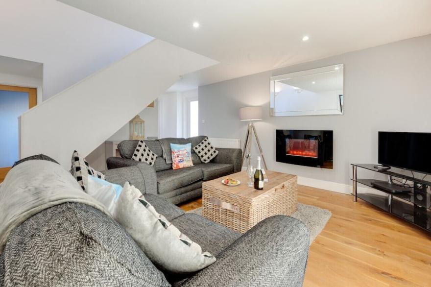 Two Buoys - Two Bedroom House, Sleeps 4