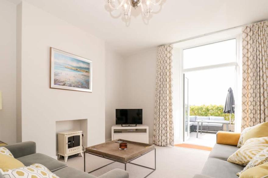 2 THE MANOR HOUSE, HILLFIELD VILLAGE, family friendly in Dartmouth
