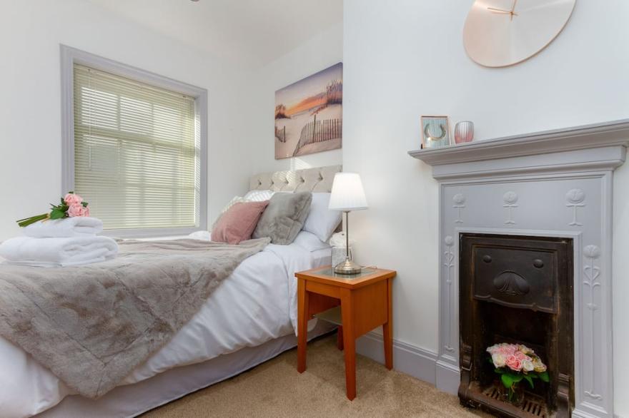 THE OLD BANK 3 - 2 BEDROOMS - SLEEPS 4