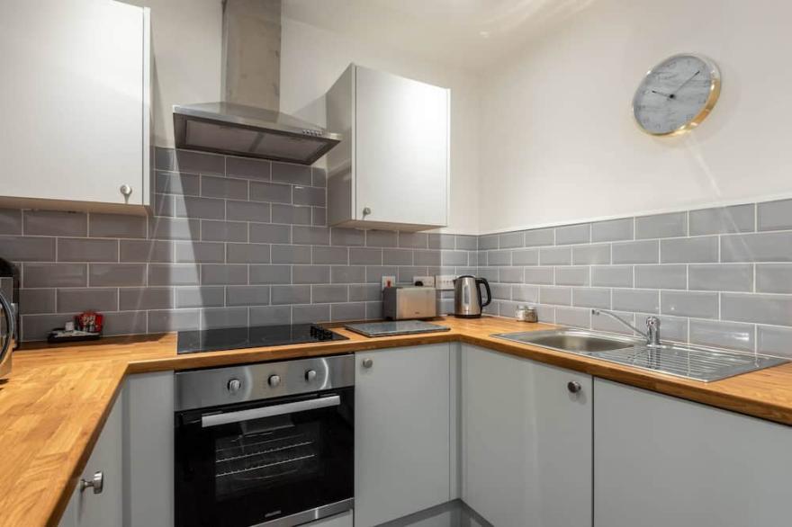 Lovely Compact 1 Bed Apartment In Leeds