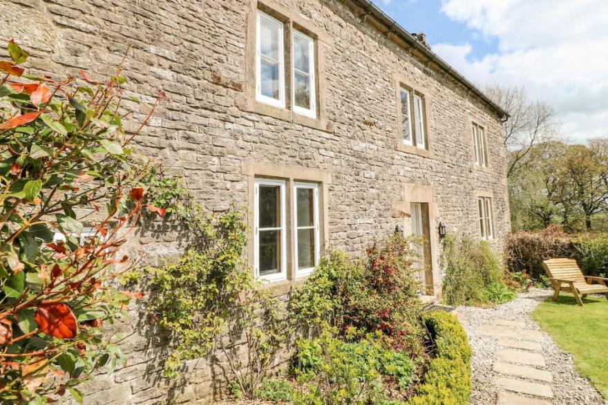 SLADE HOUSE, Pet Friendly, With Open Fire In Ilam, Staffordshire