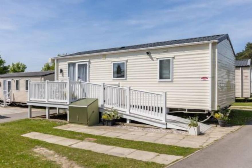 The Lookout -  a caravan that sleeps 4 guests  in 2 bedrooms