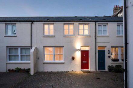 Sillwood Mews with Free Parking