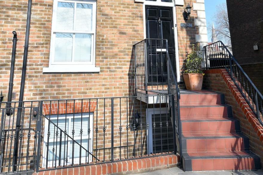 Contemporary Townhouse Close To The Southbank & City Centre