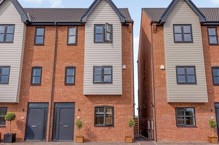 4 bedroom accommodation in Oulton Broad, near Lowestoft