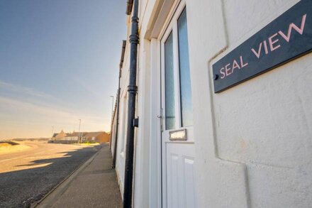 SEAL VIEW, romantic, character holiday cottage in Portgordon