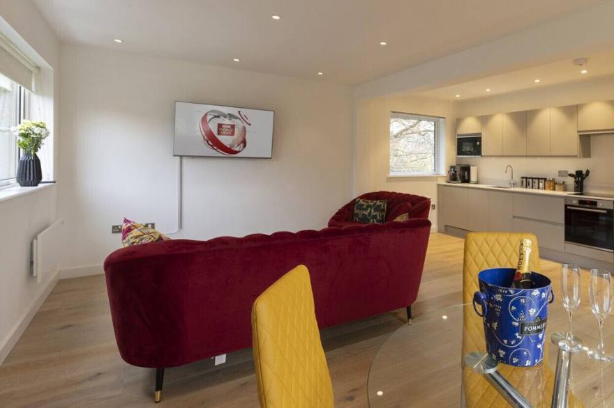 Modern 2 Bed/2 Bath Apartment With Parking In Bath