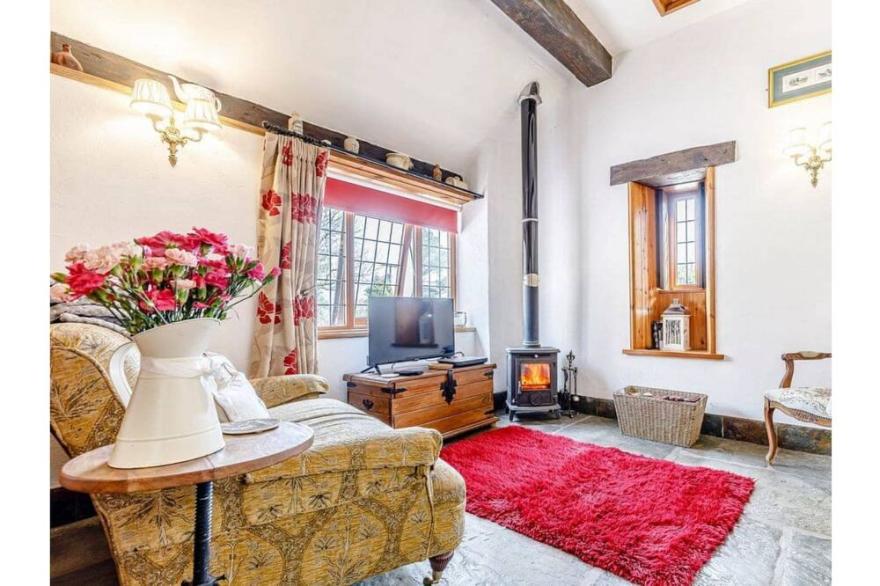 Lake Cottage -Peaceful relaxing Venue.