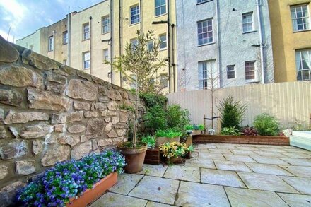 Stunning modern mews house in Clifton