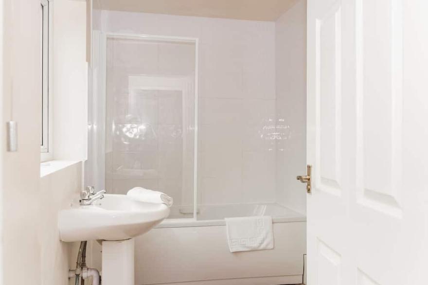 Comfortable Property in stoke near city