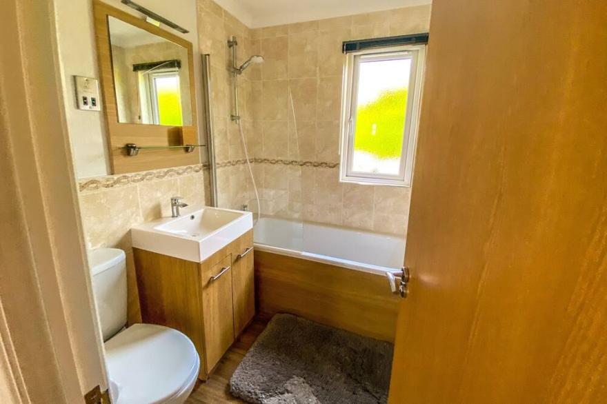 Immaculate 3-Bedroom Private Lodge near York