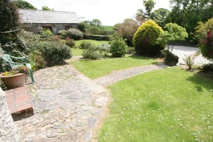 Cob Loaf Cottage, a comfortable cottage close to Fowey