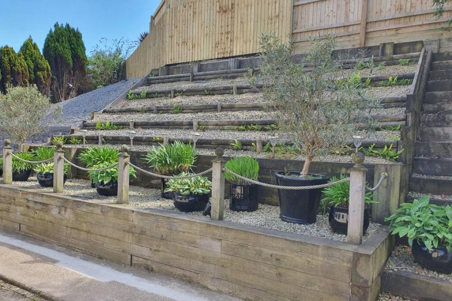 Captivating 2 bedroom bungalow in mumbles