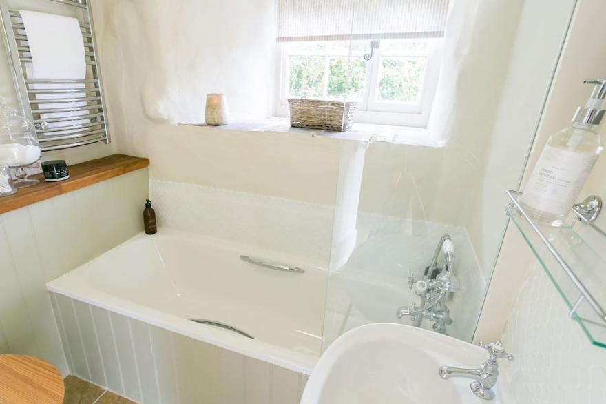 Ty Fry Cottage -  a cosy fire that sleeps 4 guests  in 2 bedrooms