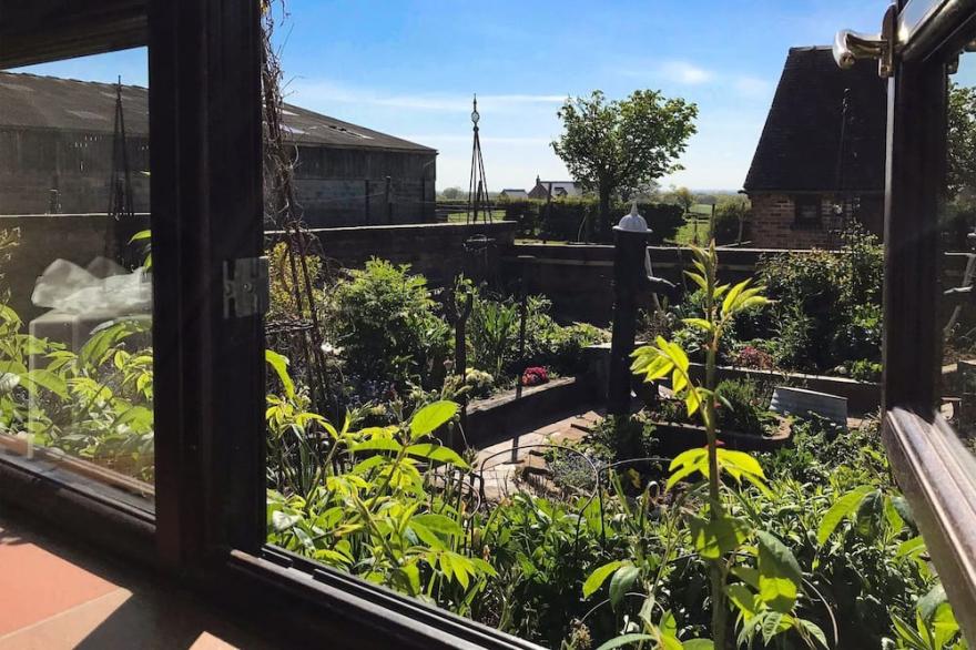 2 bedroom accommodation in Audley