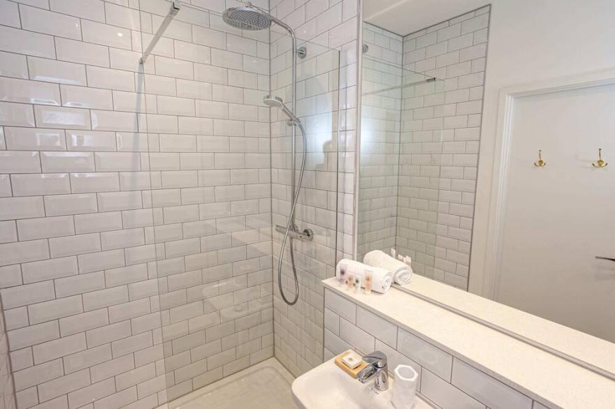 Superb 2Bed/2Bath 5min walk to Victoria Station