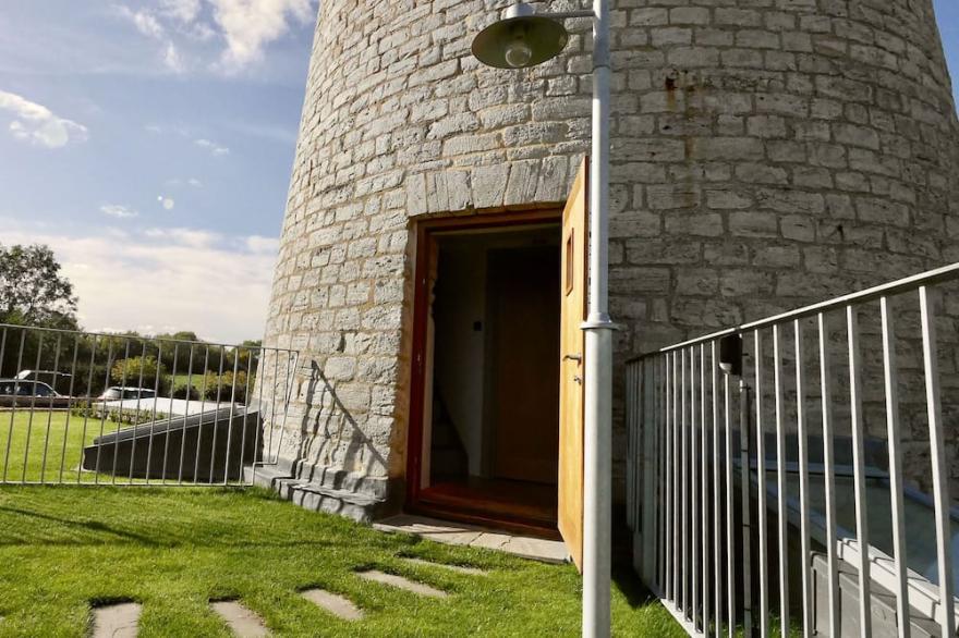 Historical Windmill With Panoramic Views, Perfect Getaway For Two