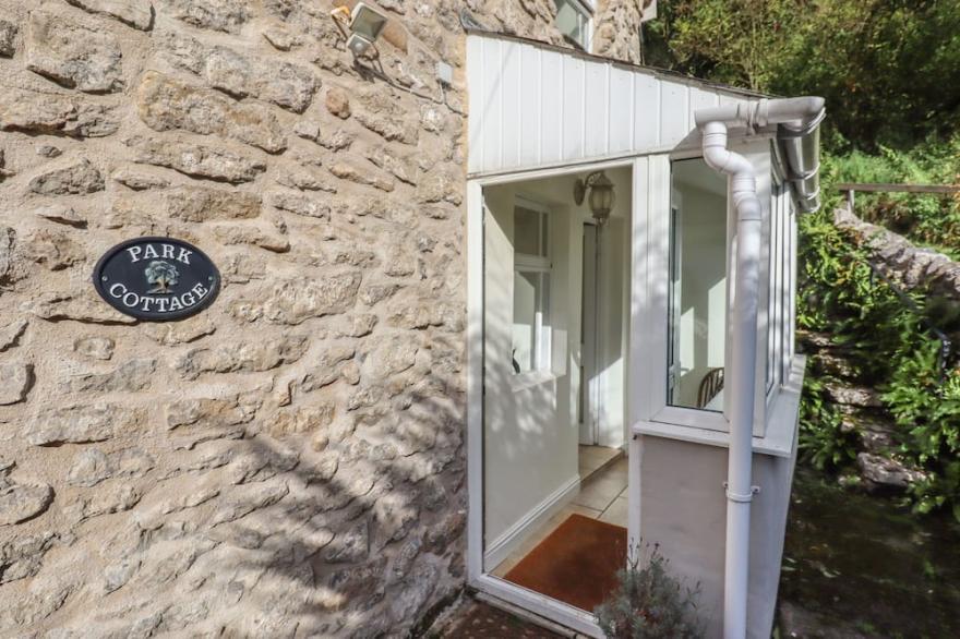 PARK COTTAGE, Pet Friendly, Character Holiday Cottage In Bonsall