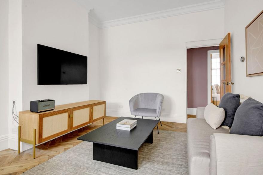 Central Chelsea 2BR Apt btwn SouthKen & Fullham Brdway stn, by Blueground