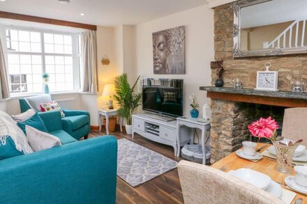 CEDARWOOD COTTAGE, pet friendly, with a garden in Winkleigh