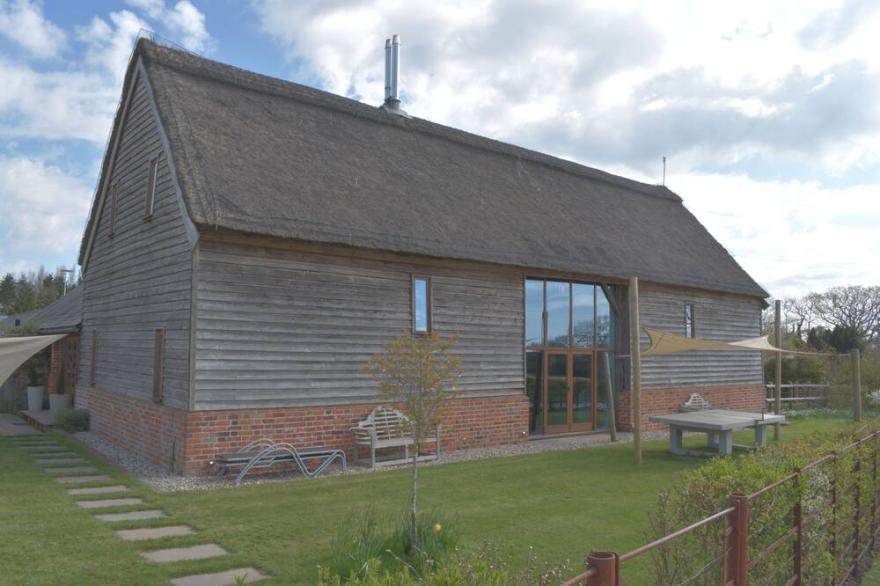 Stunning Rural Barn Conversion with Hot tub & pool table