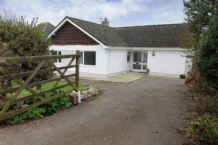 Rhossili Reach - Three Bedroom House, Sleeps 6