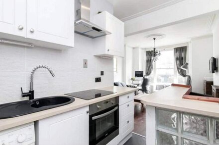 Cosy Split-Level Garden Flat - 5 mins from Parsons Green