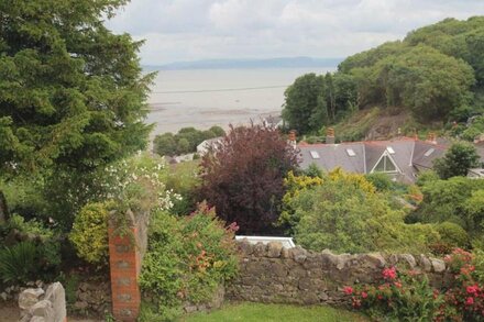 Periwinkle Cottage - Two Bedroom House, Sleeps 4