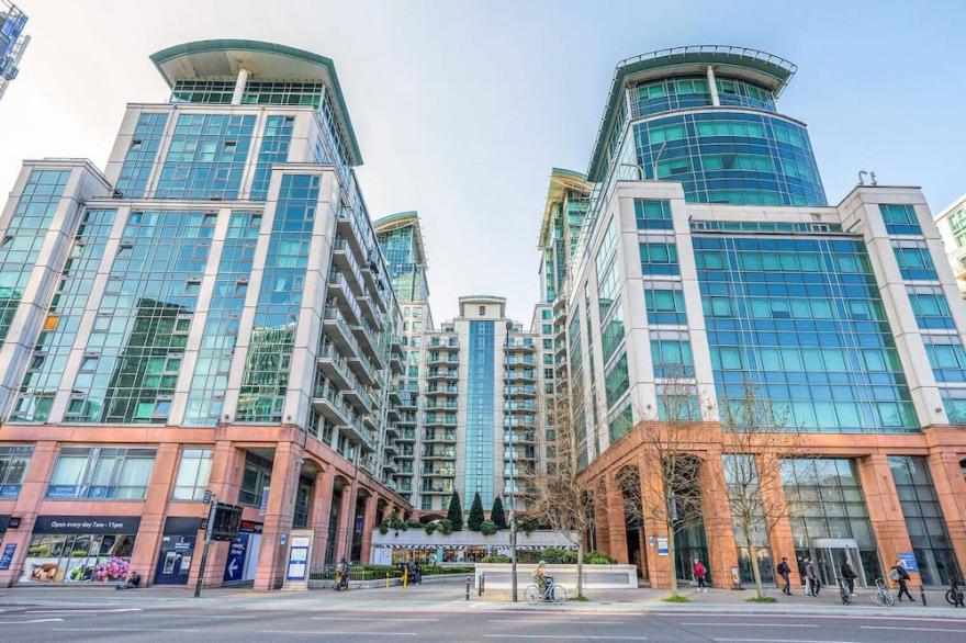 Open plan Vauxhall 1BR,  modern, by Blueground