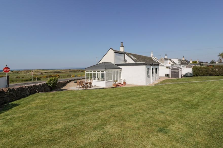 AILSA SHORES, Pet Friendly, Country Holiday Cottage In Turnberry