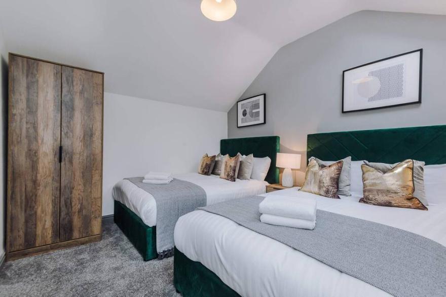 Host Apartments | The Roscoe Coach House