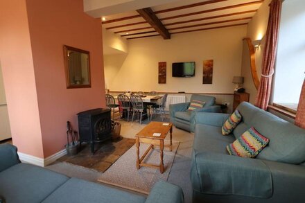 Granary Cottage - sleeps 8 guests  in 3 bedrooms