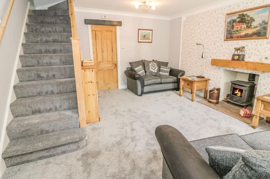 CROFT COTTAGE, pet friendly, with open fire in Long Preston