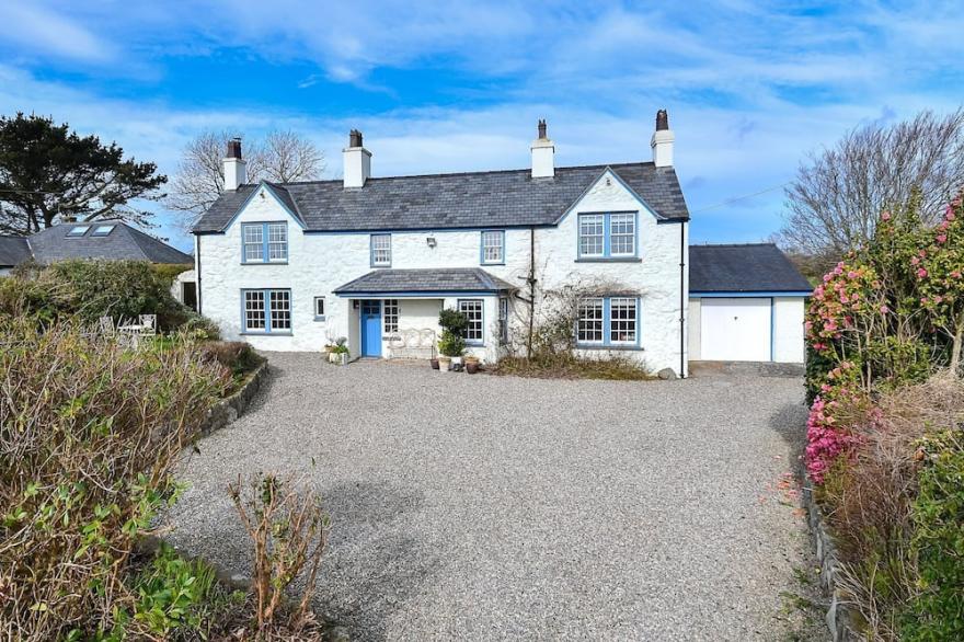 Pen Y Bryn -  A Cottage That Sleeps 10 Guests  In 5 Bedrooms